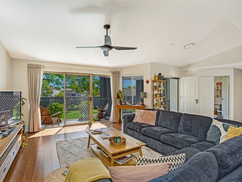 Photo - 8 Kallista Close, Robina QLD 4226 - Image 12