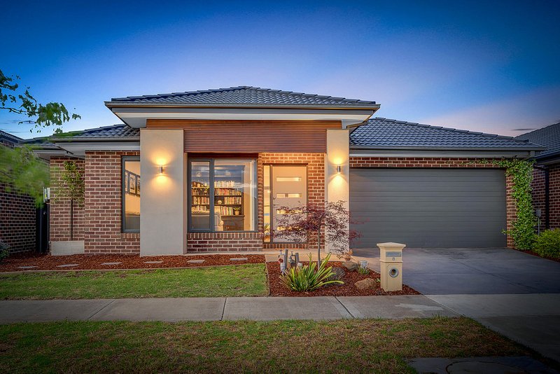 8 Kangaroo Road, Craigieburn VIC 3064