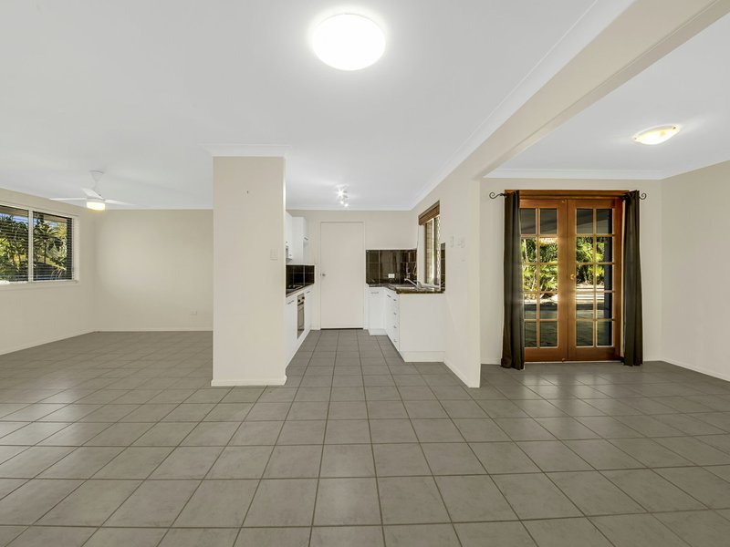 Photo - 8 Keating Street, Tannum Sands QLD 4680 - Image 4