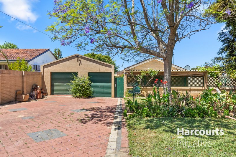 Photo - 8 Keeley Way, Girrawheen WA 6064 - Image 2