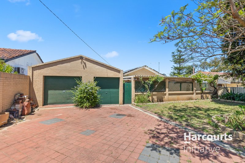 Photo - 8 Keeley Way, Girrawheen WA 6064 - Image 3