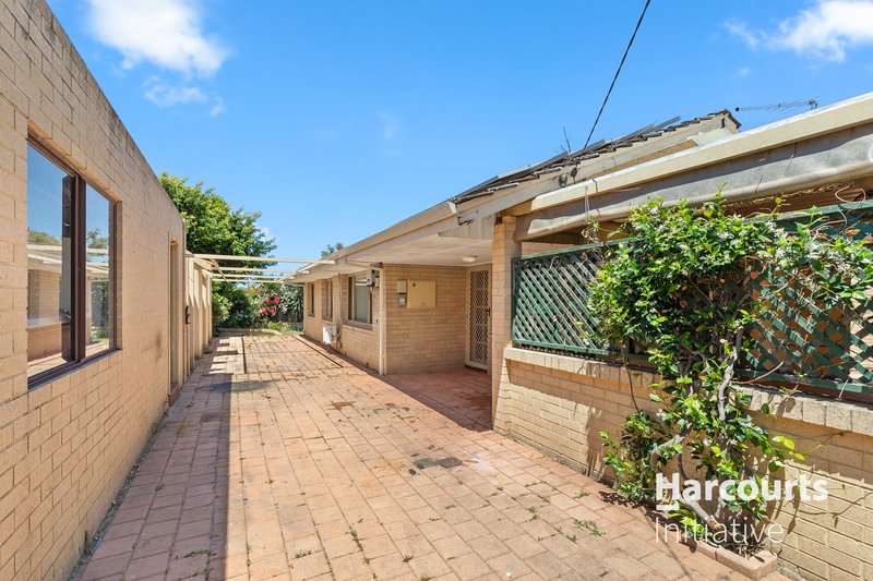 Photo - 8 Keeley Way, Girrawheen WA 6064 - Image 4