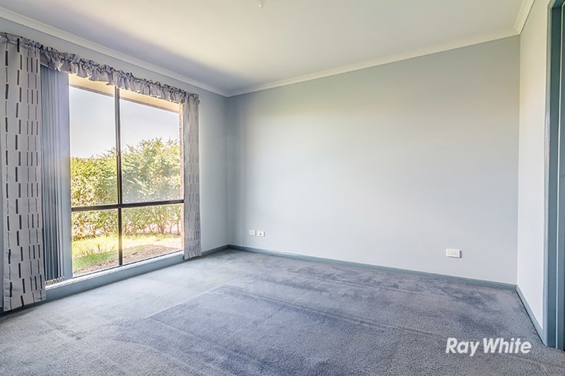 Photo - 8 Kells Close, Cranbourne East VIC 3977 - Image 2