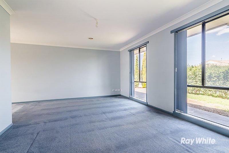 Photo - 8 Kells Close, Cranbourne East VIC 3977 - Image 4