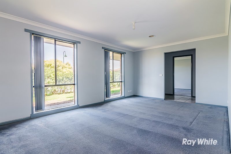 Photo - 8 Kells Close, Cranbourne East VIC 3977 - Image 6