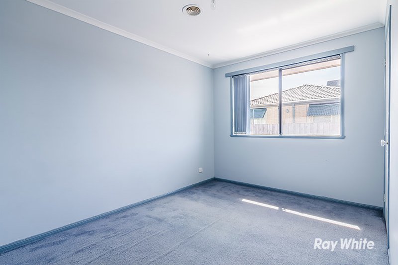 Photo - 8 Kells Close, Cranbourne East VIC 3977 - Image 9