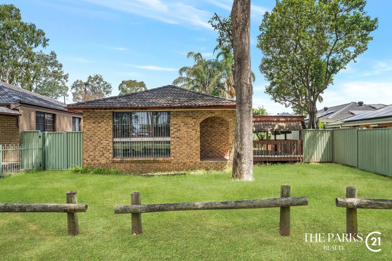 8 Kemmel Close, Bossley Park NSW 2176