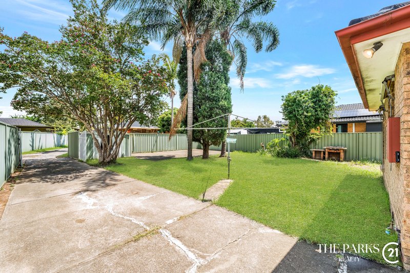 Photo - 8 Kemmel Close, Bossley Park NSW 2176 - Image 9