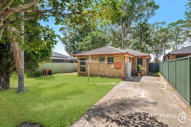 Photo - 8 Kemmel Close, Bossley Park NSW 2176 - Image 10