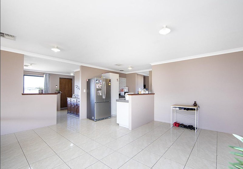 Photo - 8 Kemshall Way, Maddington WA 6109 - Image 3