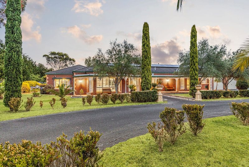 Photo - 8 Kestrel Crescent, Mount Duneed VIC 3217 - Image 2