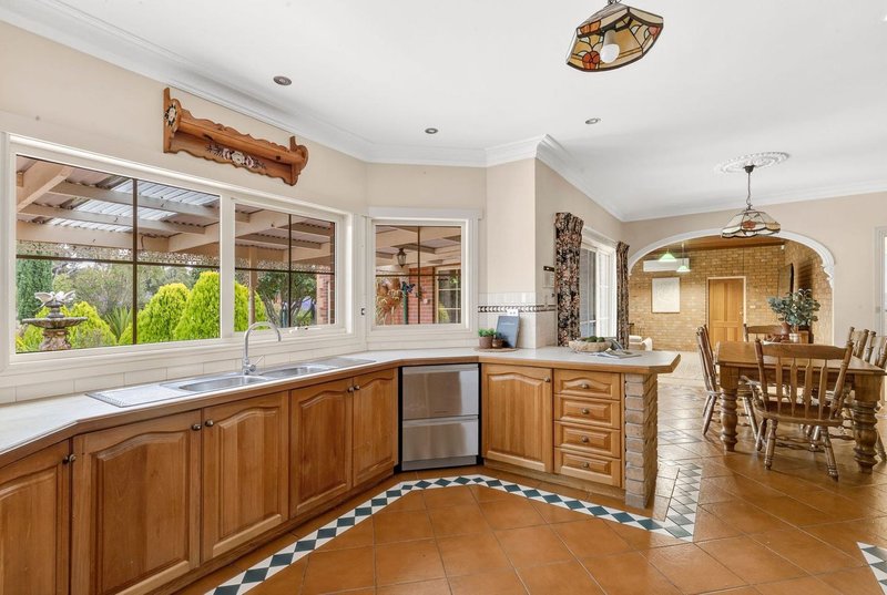 Photo - 8 Kestrel Crescent, Mount Duneed VIC 3217 - Image 6