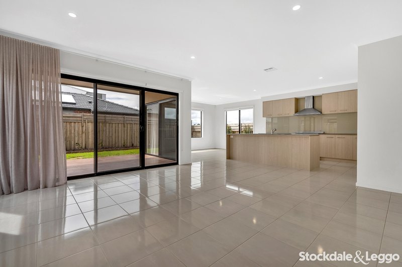 Photo - 8 Keswick Lane, Donnybrook VIC 3064 - Image 6