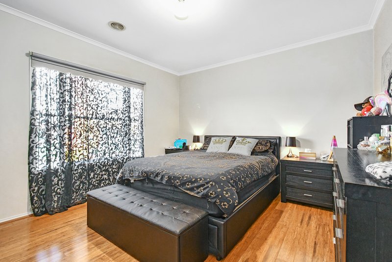 Photo - 8 Killarney Crescent, Pakenham VIC 3810 - Image 2