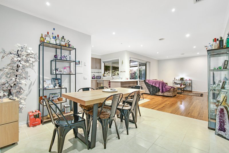 Photo - 8 Killarney Crescent, Pakenham VIC 3810 - Image 6