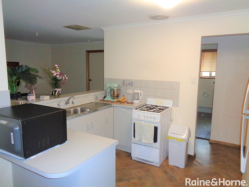 Photo - 8 Kimpton Close, Willaston SA 5118 - Image 2