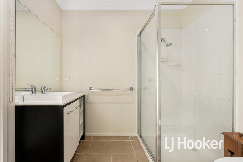 Photo - 8 Kingsbarn Court, Cranbourne VIC 3977 - Image 4