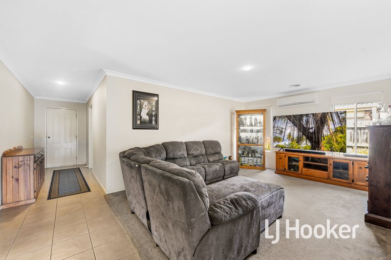 Photo - 8 Kingsbarn Court, Cranbourne VIC 3977 - Image 5