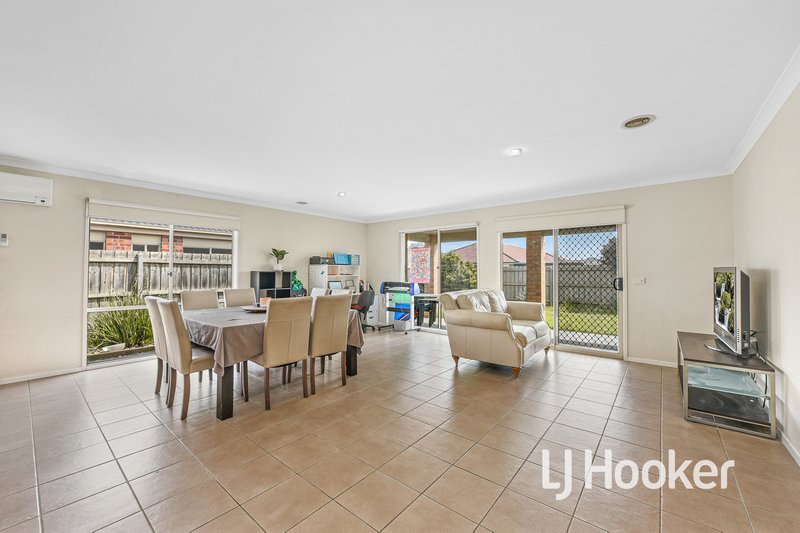 Photo - 8 Kingsbarn Court, Cranbourne VIC 3977 - Image 8