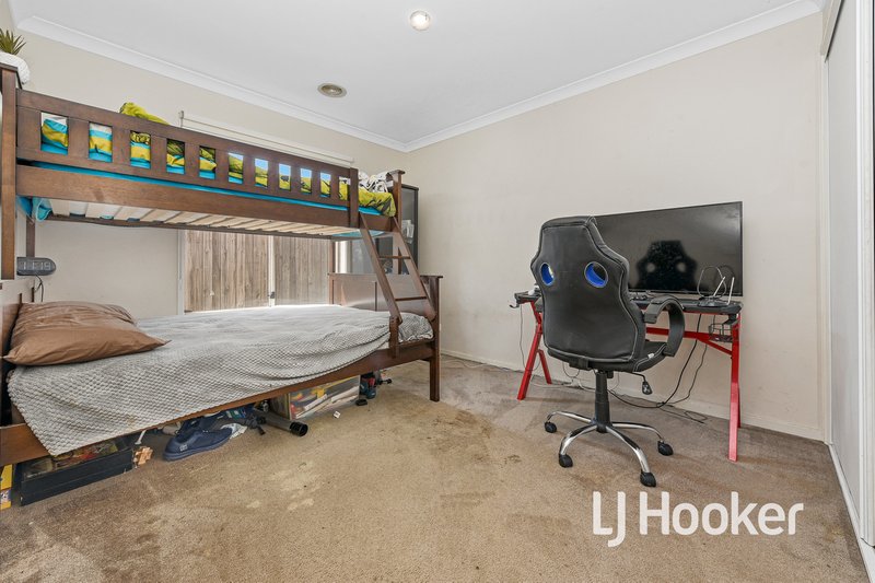 Photo - 8 Kingsbarn Court, Cranbourne VIC 3977 - Image 9