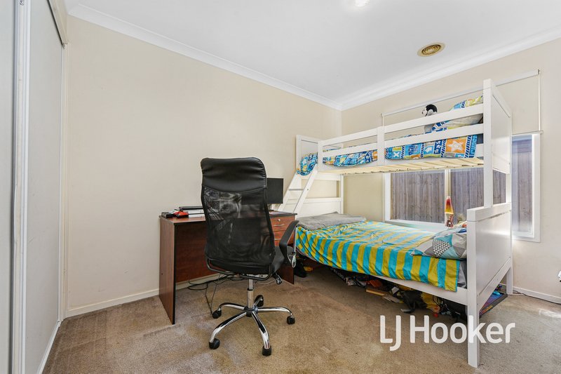 Photo - 8 Kingsbarn Court, Cranbourne VIC 3977 - Image 10