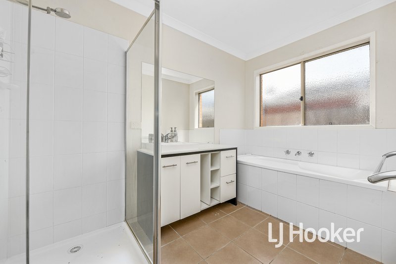 Photo - 8 Kingsbarn Court, Cranbourne VIC 3977 - Image 11