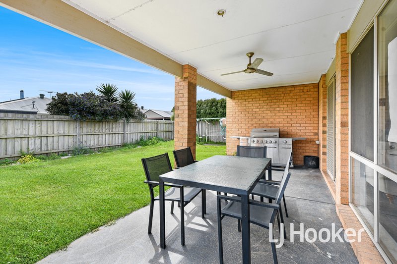 Photo - 8 Kingsbarn Court, Cranbourne VIC 3977 - Image 12