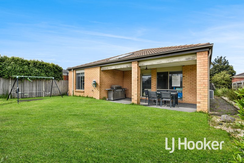 Photo - 8 Kingsbarn Court, Cranbourne VIC 3977 - Image 13