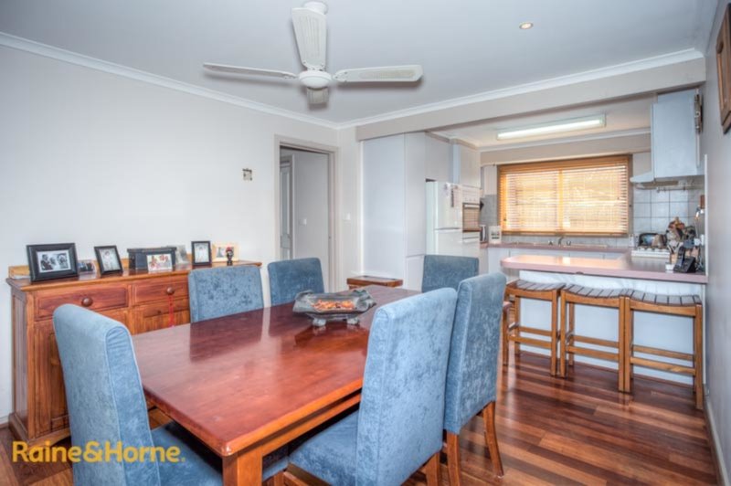 Photo - 8 Kingsley Drive, Sunbury VIC 3429 - Image 4