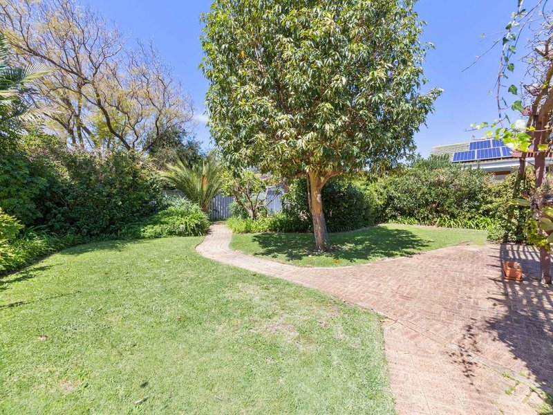 Photo - 8 Kinross Crescent, Floreat WA 6014 - Image 17