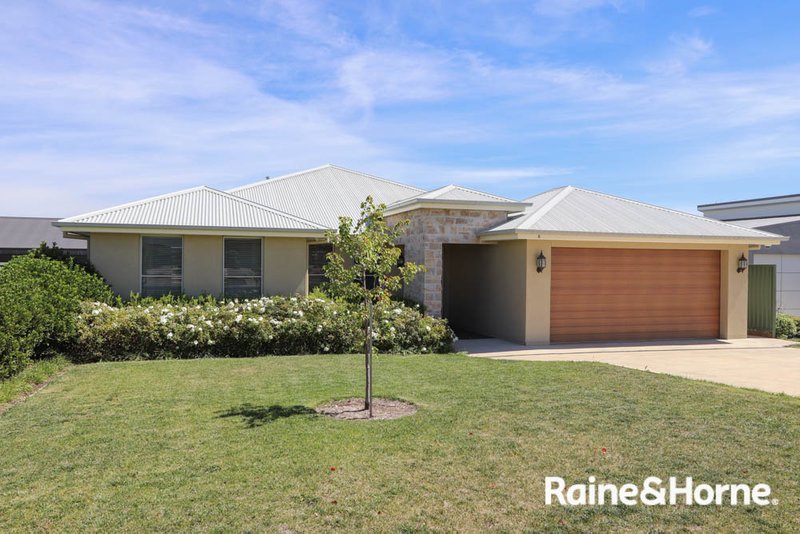 8 Knight Place, Llanarth NSW 2795