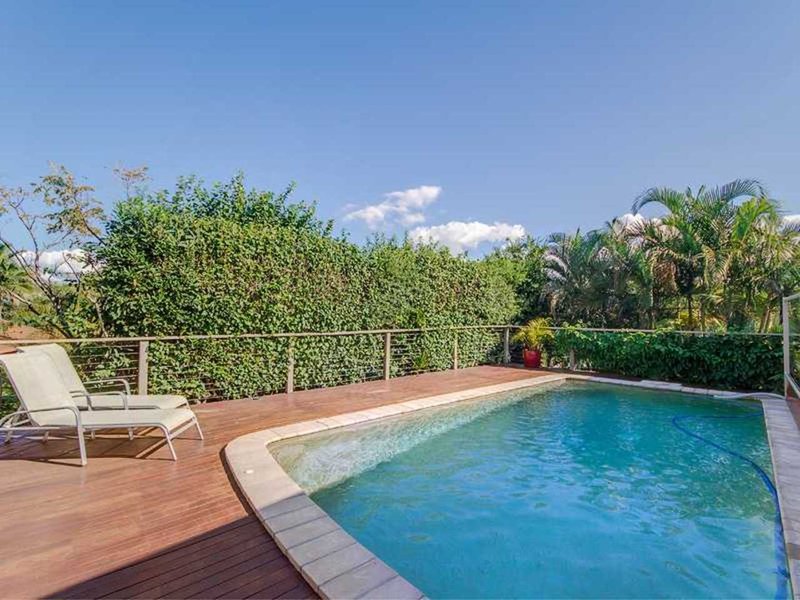 Photo - 8 Kula Close, Benowa QLD 4217 - Image 5