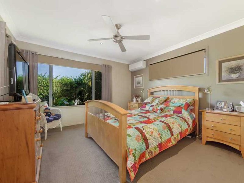 Photo - 8 Kula Close, Benowa QLD 4217 - Image 11