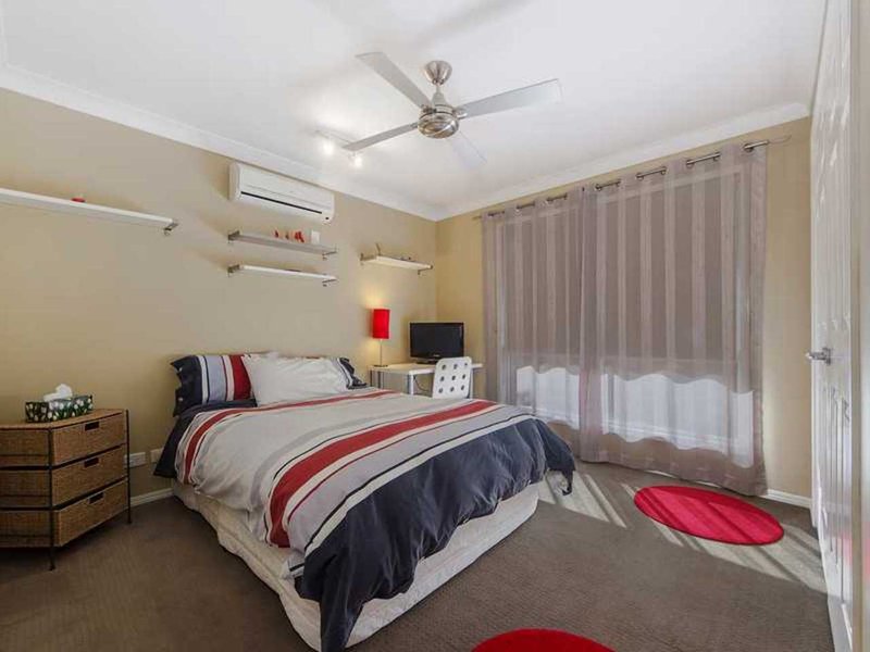 Photo - 8 Kula Close, Benowa QLD 4217 - Image 13