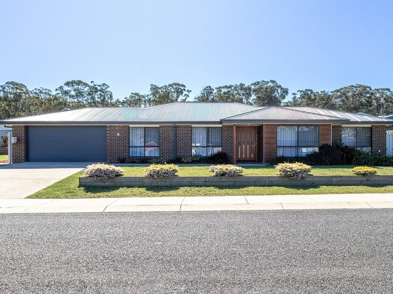 8 Kurrajong Crescent, Kalaru NSW 2550