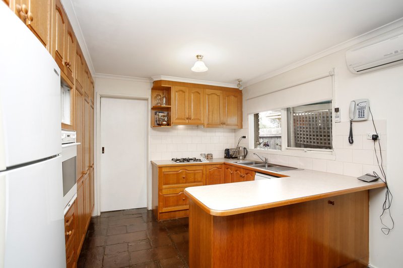 Photo - 8 Kurrajong Crescent, Melton South VIC 3338 - Image 3