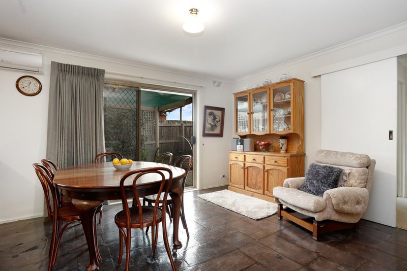 Photo - 8 Kurrajong Crescent, Melton South VIC 3338 - Image 4