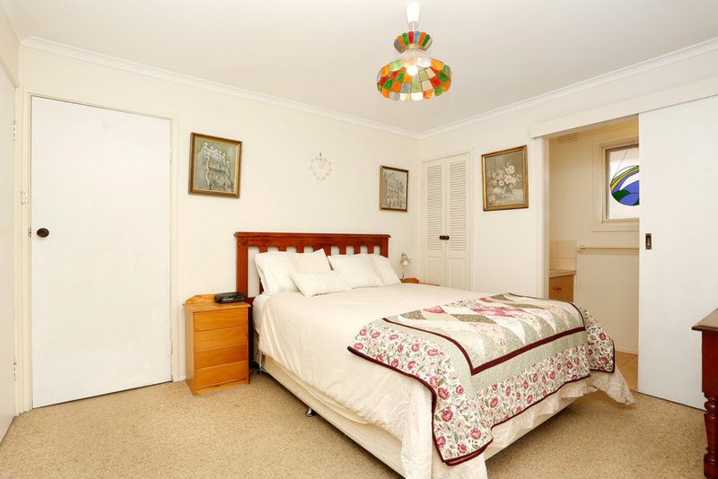 Photo - 8 Kurrajong Crescent, Melton South VIC 3338 - Image 6