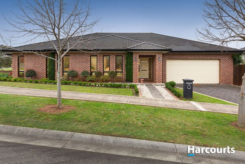 8 Lakewood Place, Berwick VIC 3806