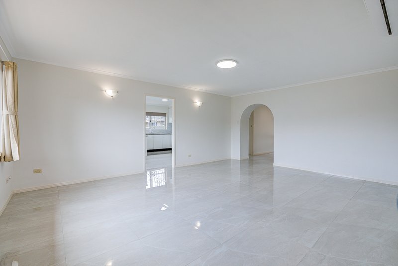 Photo - 8 Lamorna Street, Rochedale South QLD 4123 - Image 2