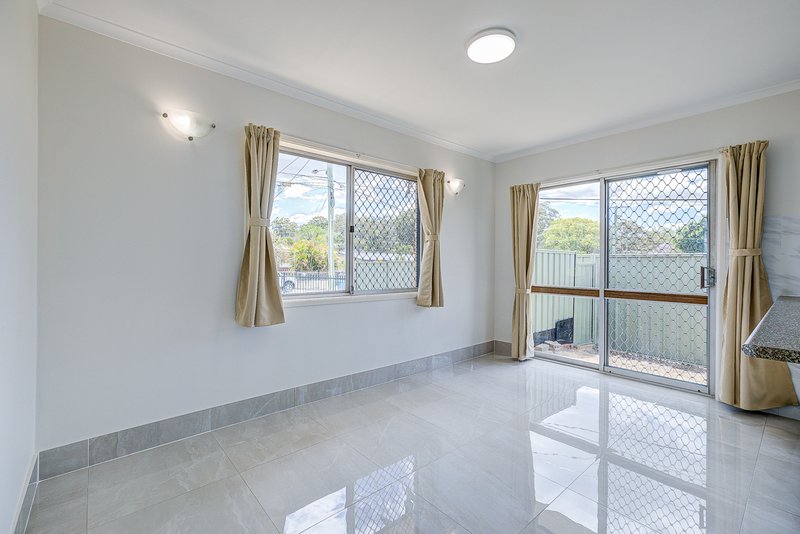 Photo - 8 Lamorna Street, Rochedale South QLD 4123 - Image 5