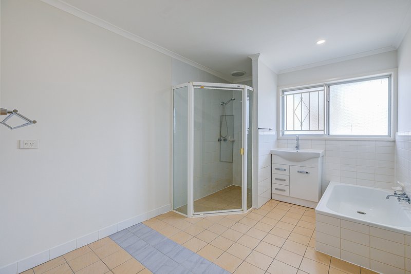 Photo - 8 Lamorna Street, Rochedale South QLD 4123 - Image 9