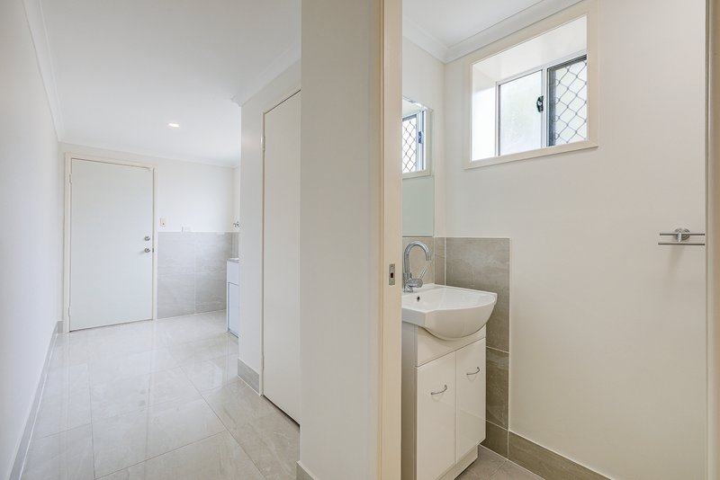 Photo - 8 Lamorna Street, Rochedale South QLD 4123 - Image 10