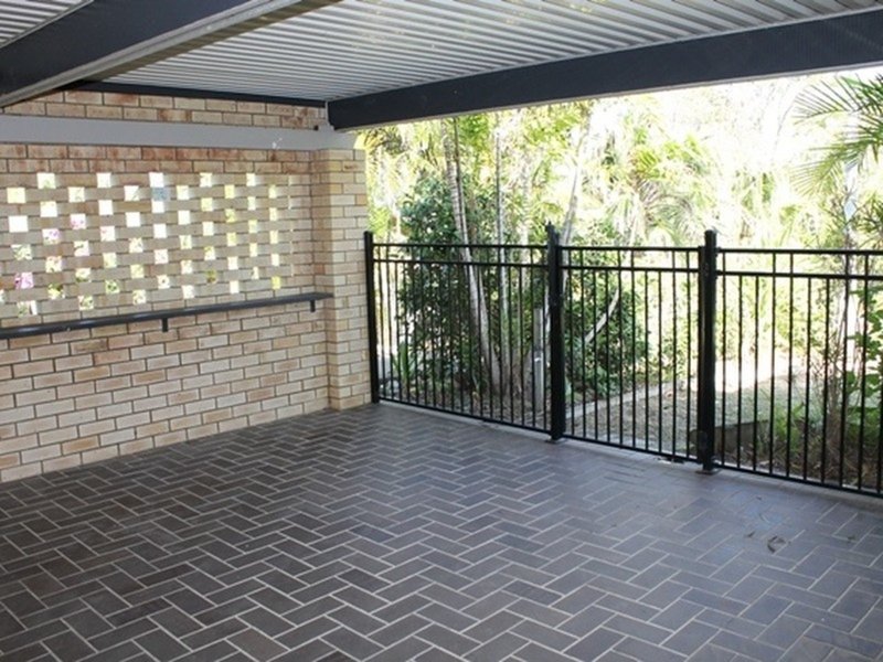 Photo - 8 Langdon Street, Tannum Sands QLD 4680 - Image 2