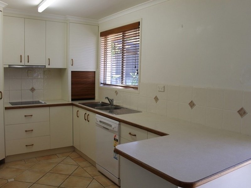 Photo - 8 Langdon Street, Tannum Sands QLD 4680 - Image 4