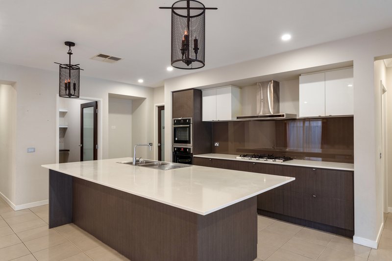 Photo - 8 Lansell Street, Craigieburn VIC 3064 - Image 3