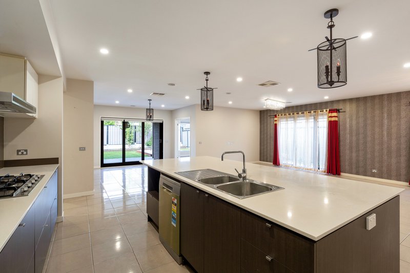 Photo - 8 Lansell Street, Craigieburn VIC 3064 - Image 4