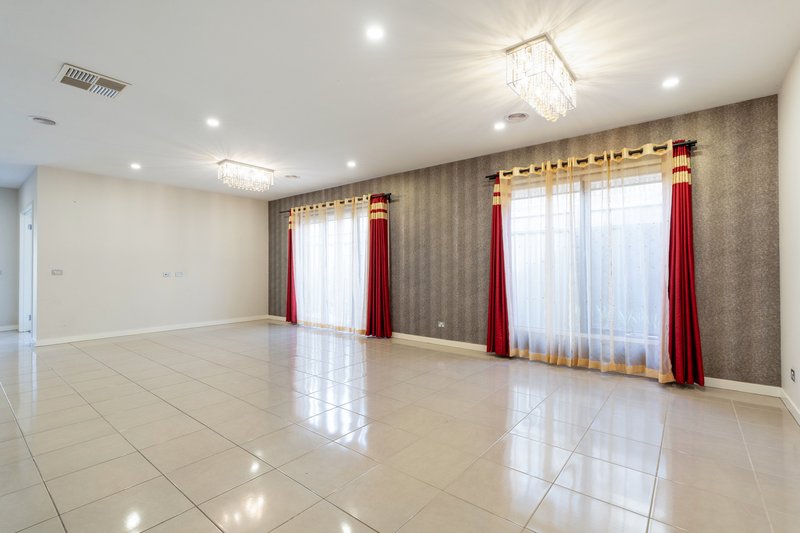 Photo - 8 Lansell Street, Craigieburn VIC 3064 - Image 5
