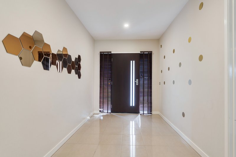 Photo - 8 Lansell Street, Craigieburn VIC 3064 - Image 18