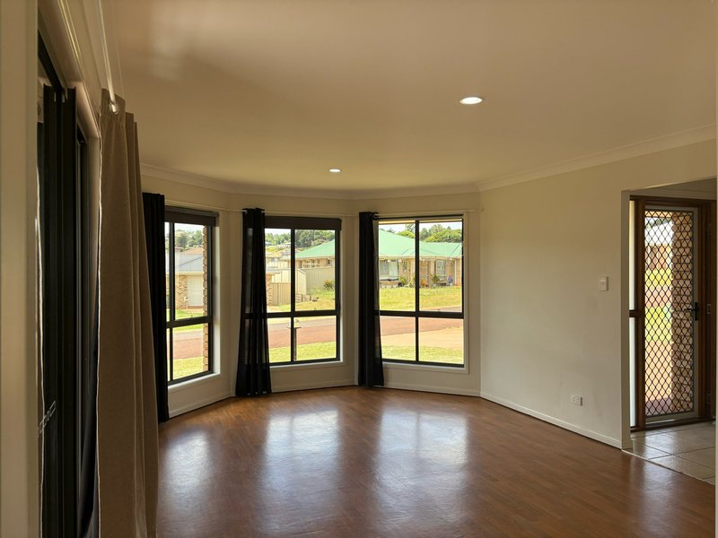 Photo - 8 Lara Court, Kingaroy QLD 4610 - Image 2